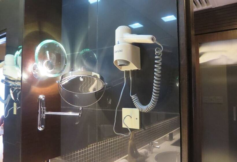 בית מלון כפרי The Mark S Lodge