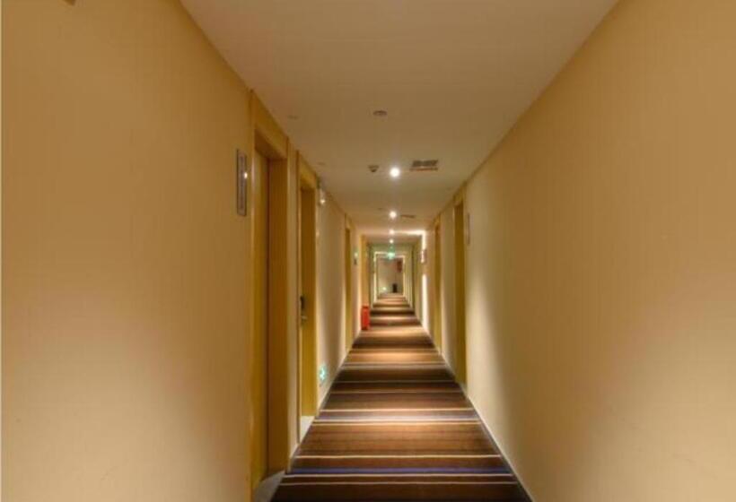 هتل City Comfort Inn Huanggang Qichun Exhibition Center