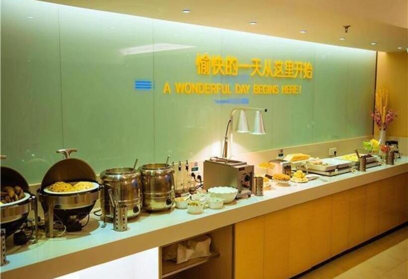 Отель City Comfort Inn Wuzhou Bus Station