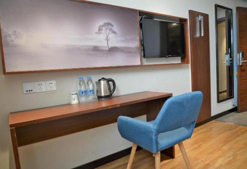 Отель Jtour Inn Xianning Chibiyiqiao North