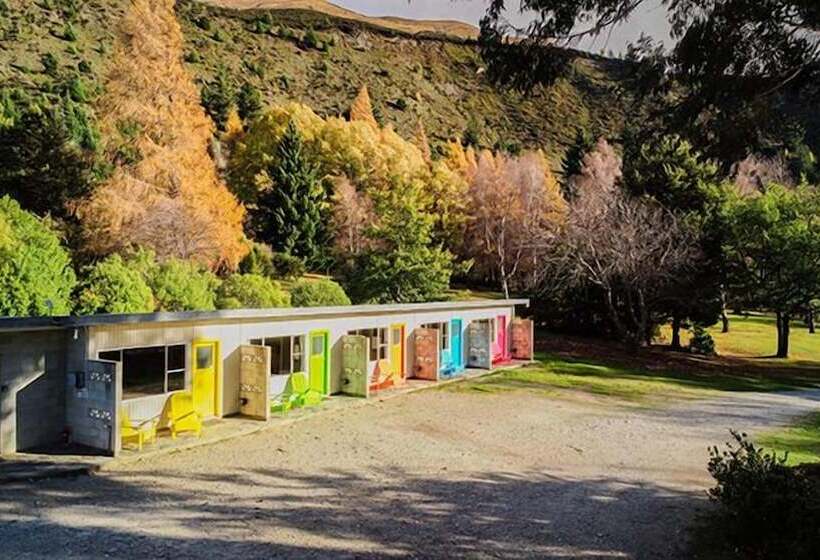 هتل The Camp   Lake Hawea