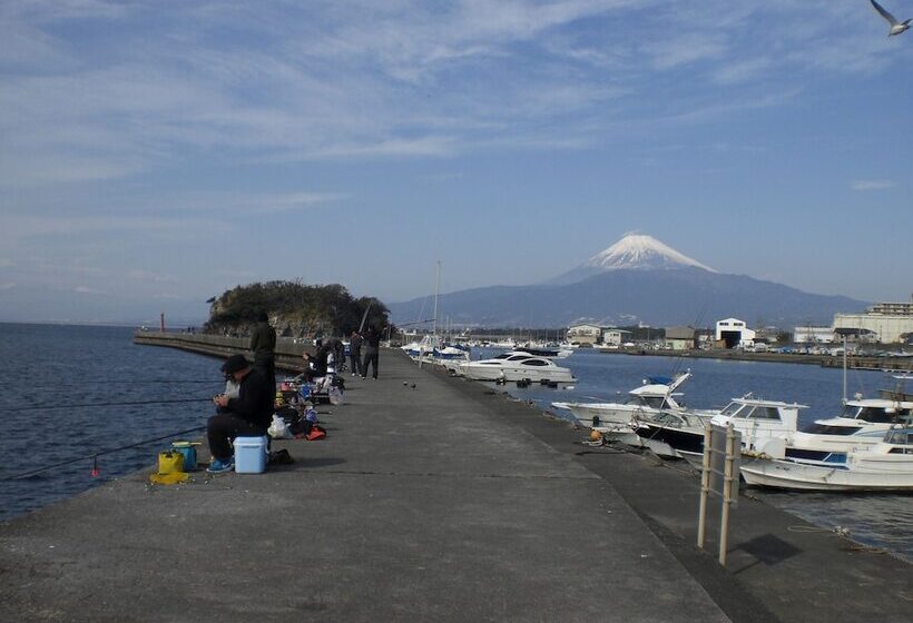 پانسیون Marina Bay Numazu