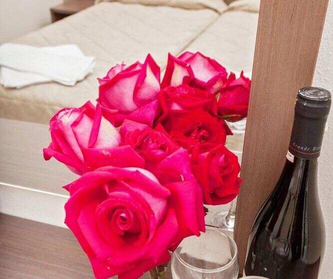 هتل Akti Fine Rooms