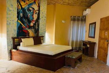 هتل Bamboo Village Resort
