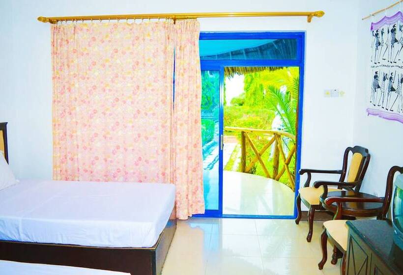 בית מלון כפרי Coconut Tree Village Beach Resort