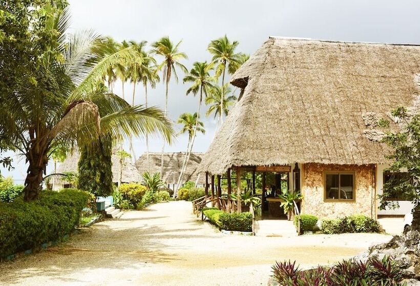 בית מלון כפרי Coconut Tree Village Beach Resort