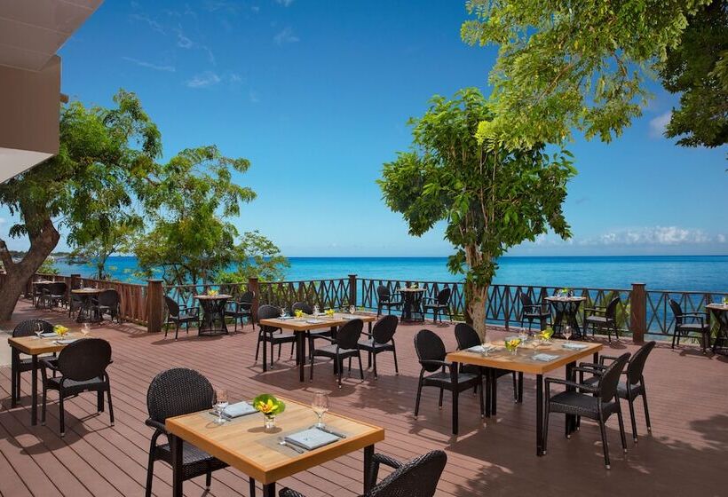 هتل Dreams Cozumel Cape Resort & Spa
