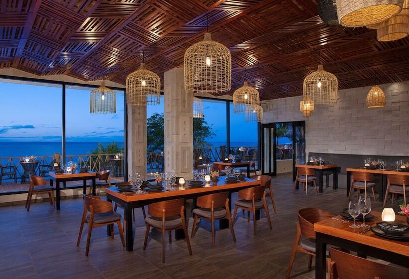 هتل Dreams Cozumel Cape Resort & Spa