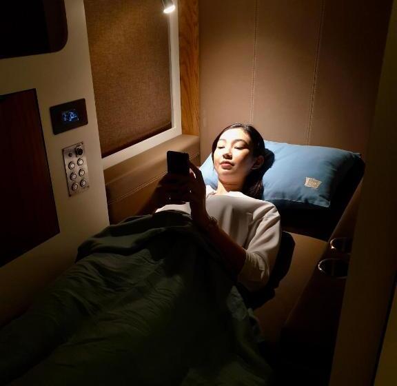 هتل Sleep  N Fly Sleep Lounge, South Node   Transit Only