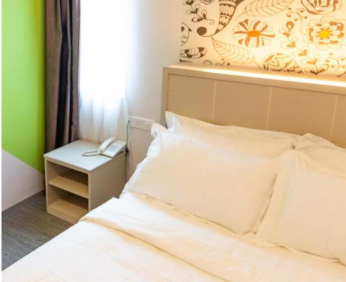The Crown Hotel Klia