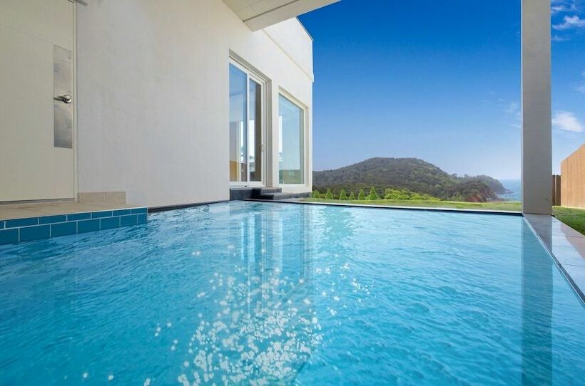 Отель The Mare Pool Villa Pension