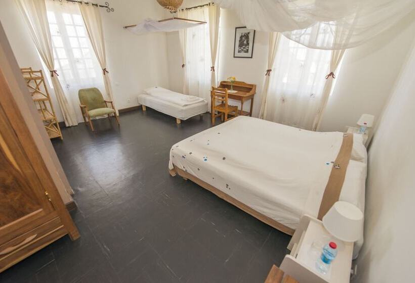 Lovasoa Cccc   Hostel