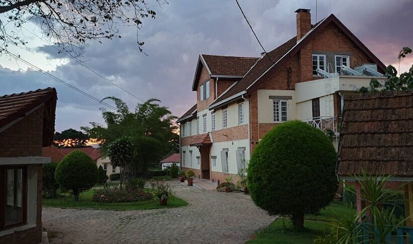 Lovasoa Cccc   Hostel
