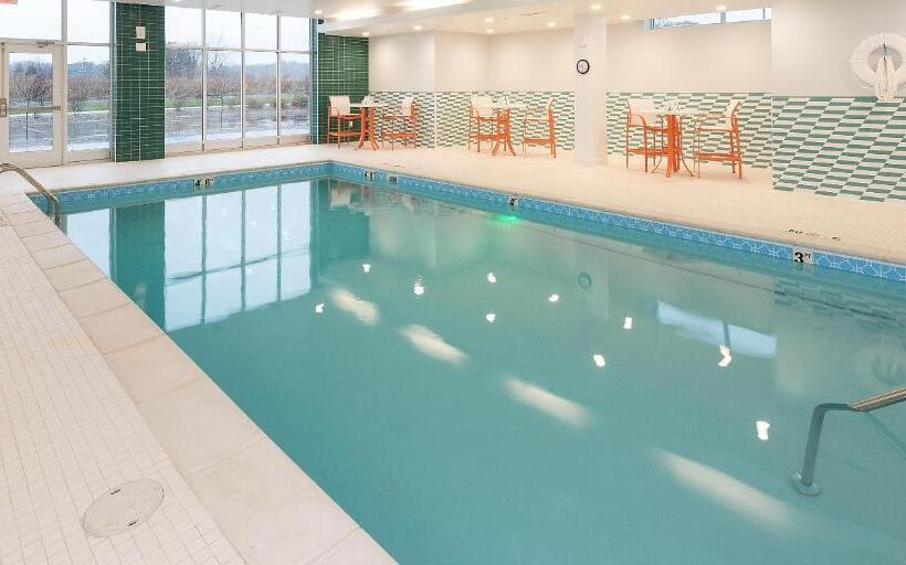 בית מלון כפרי Holiday Inn & Suites Detroit   Troy, An Ihg