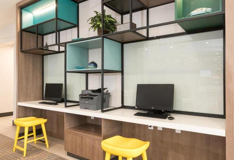 בית מלון כפרי Holiday Inn & Suites Detroit   Troy, An Ihg