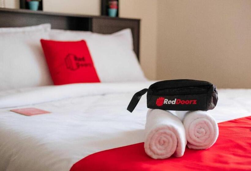 هتل Reddoorz @ Eros Travellers Pensione
