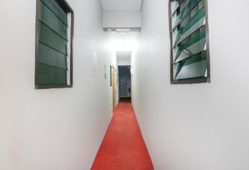 فندق Spot On 90449 Bed Station Guest House Dormitory