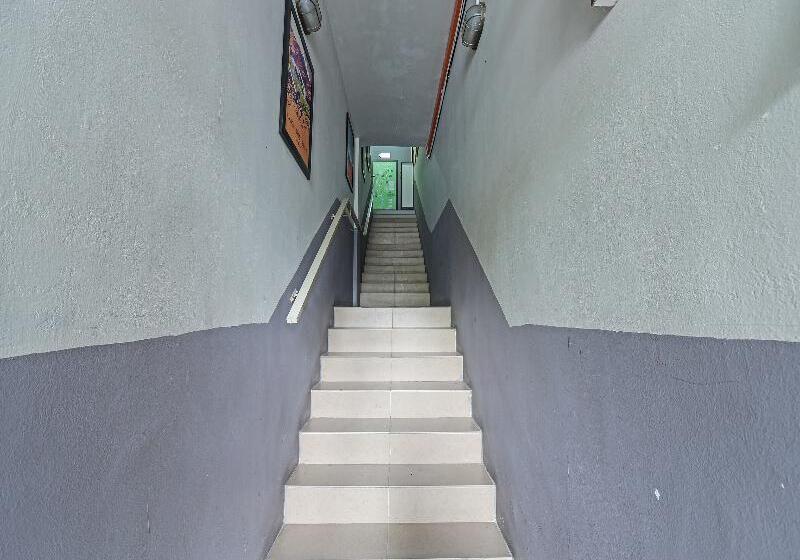فندق Spot On 90449 Bed Station Guest House Dormitory