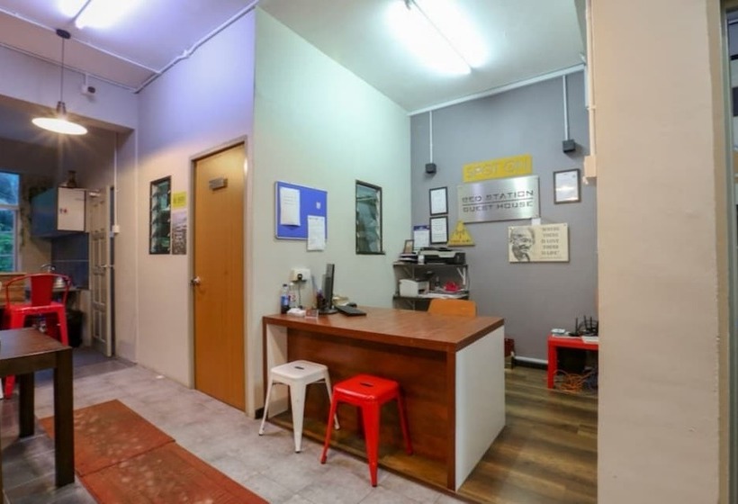 فندق Spot On 90449 Bed Station Guest House Dormitory