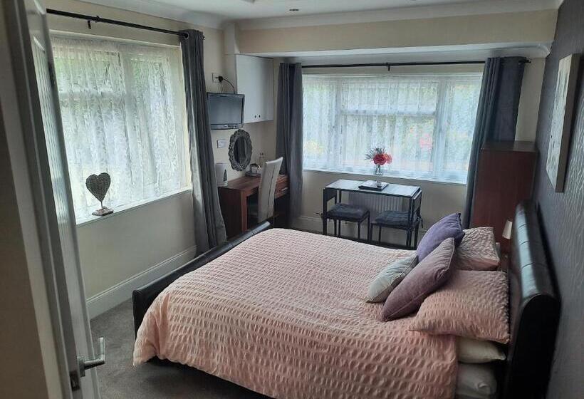 펜션 Greenlands Guest House