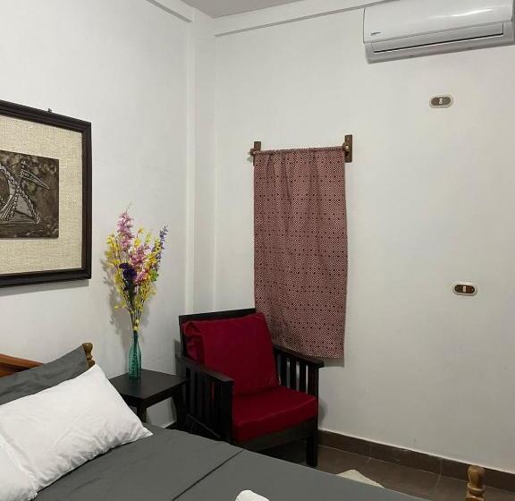 بنسيون Hostal Y Restaurante La Toscana