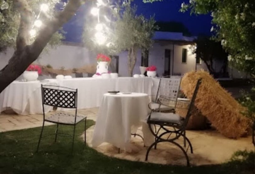 پانسیون Room In B&b Spacious Quadruple Room In Ancient Masseria Near The Sea In A Quiet Olive Trees