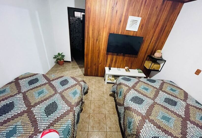 ベッドアンドブレックファースト Gufo Rooms , Apartahotel , La Fortuna Volcan Arenal