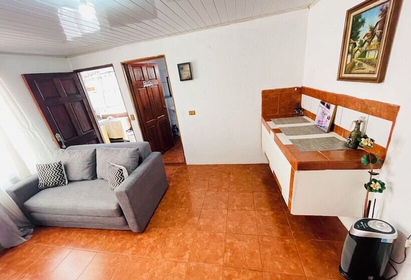 ベッドアンドブレックファースト Gufo Rooms , Apartahotel , La Fortuna Volcan Arenal
