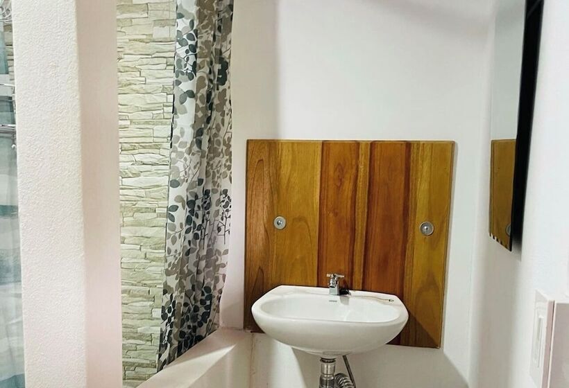 ベッドアンドブレックファースト Gufo Rooms , Apartahotel , La Fortuna Volcan Arenal