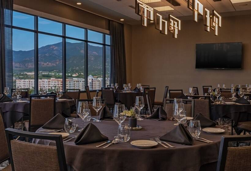هتل Element Colorado Springs Downtown