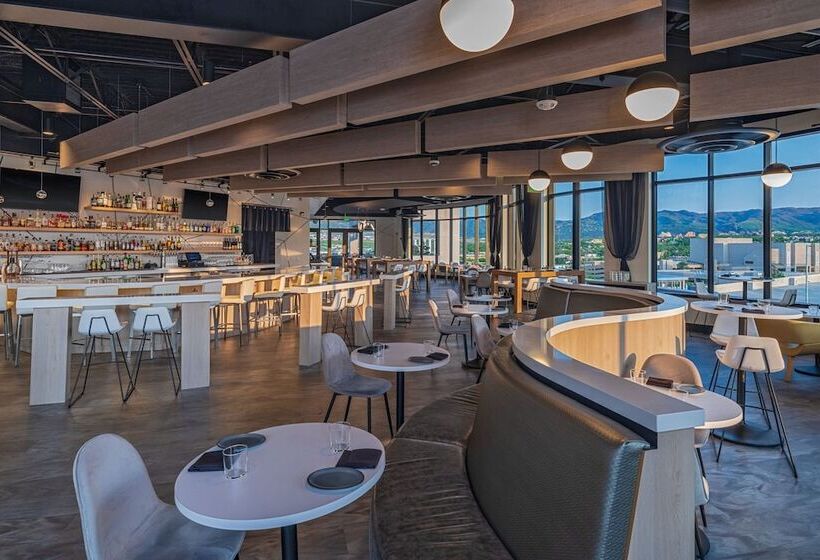 هتل Element Colorado Springs Downtown