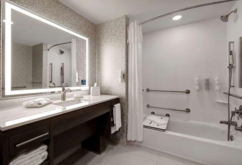 هتل Home2 Suites By Hilton Wilkesbarre