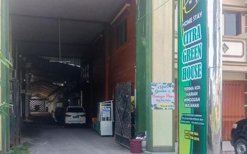 ホテル Citra Green House Syariah Near Universitas Tulungagung