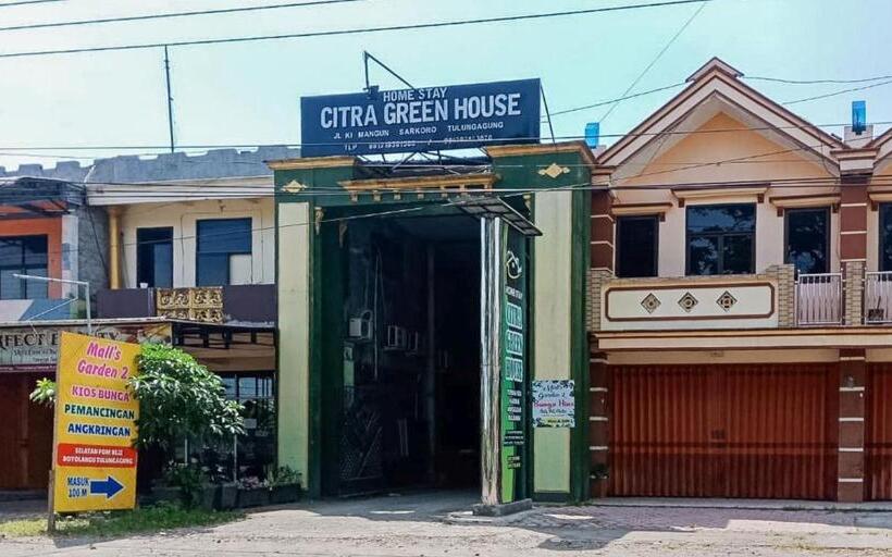 ホテル Citra Green House Syariah Near Universitas Tulungagung