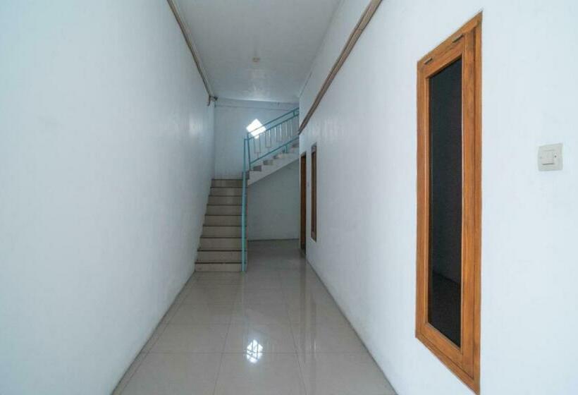 ホテル Reddoorz Near Rs Mitra Keluarga Waru