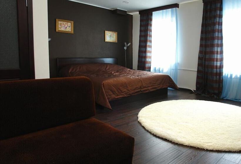 فندق Alexander House