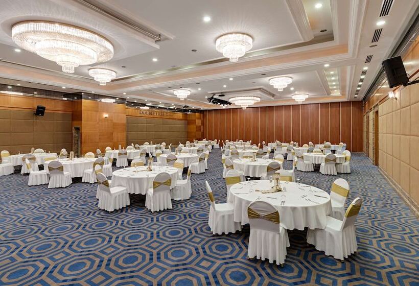 Doubletree By Hilton Hotel Van
