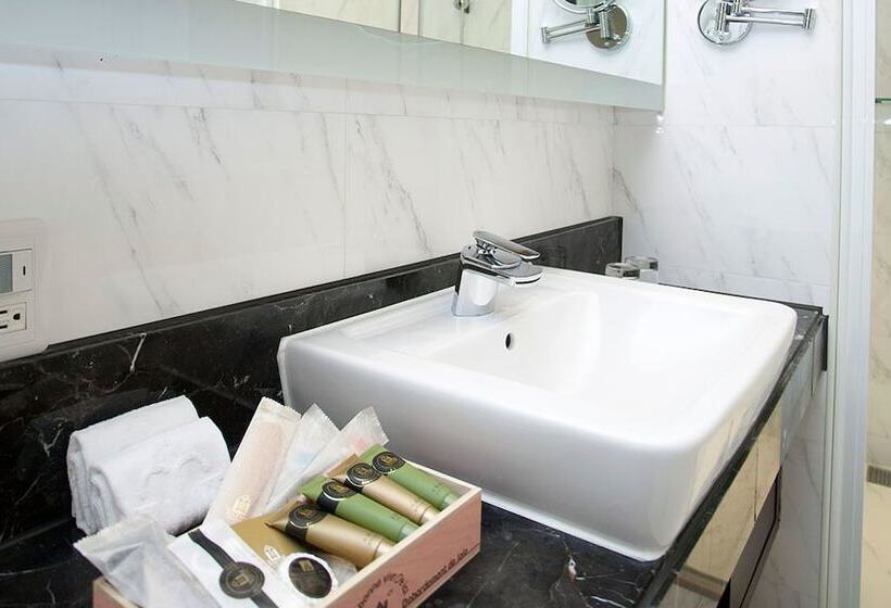 هتل Justwin Grand