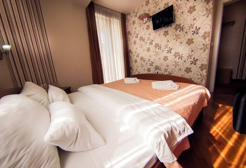 هتل Orange Inn