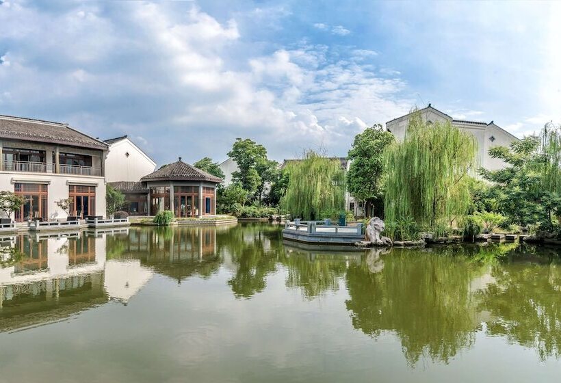 هتل Radisson Blu Resort Wetland Park
