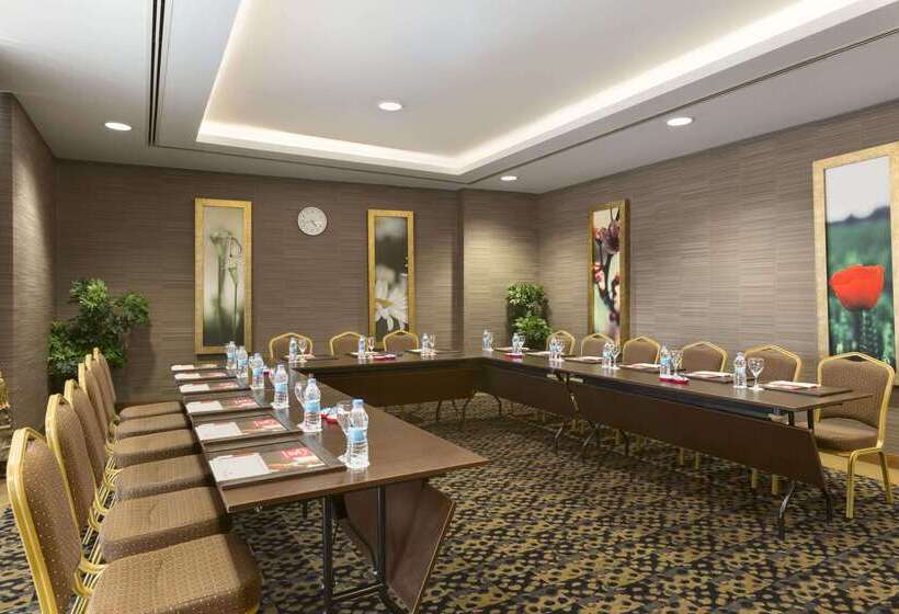 호텔 Ramada Plaza By Wyndham Izmit