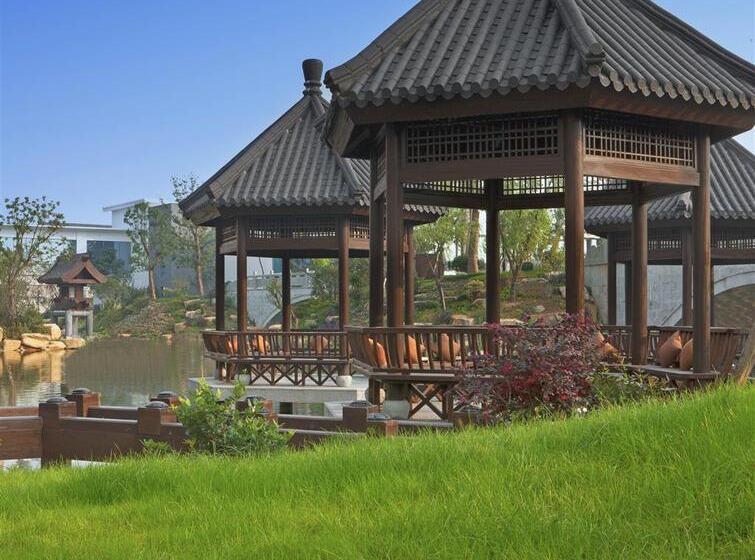 هتل Sheraton Grand Hangzhou Wetland Park Resort