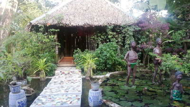 Hotel The Lotus Garden Suites