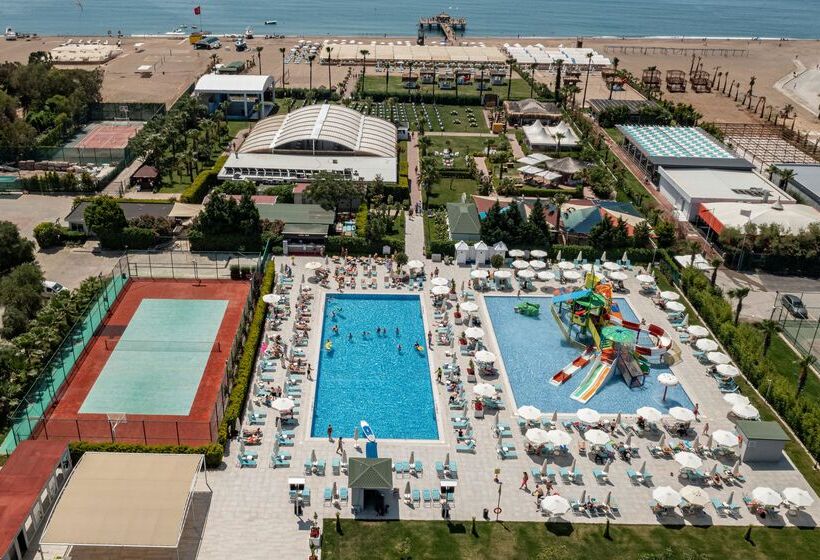 استراحتگاه Wyndham Garden Lara