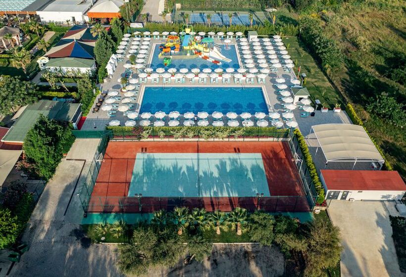 استراحتگاه Wyndham Garden Lara