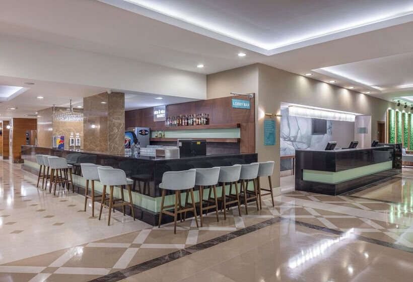 استراحتگاه Wyndham Garden Lara