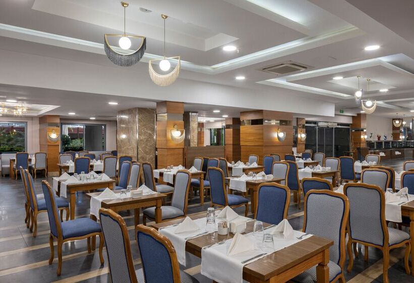 استراحتگاه Wyndham Garden Lara