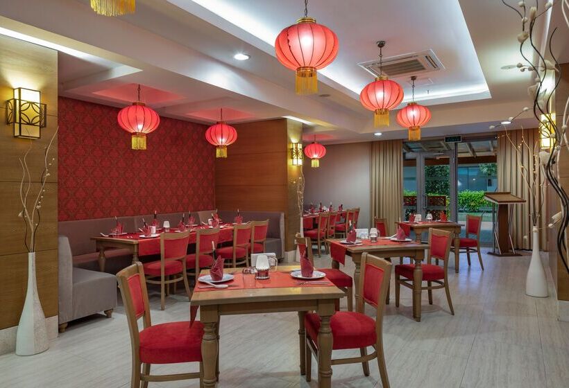 استراحتگاه Wyndham Garden Lara