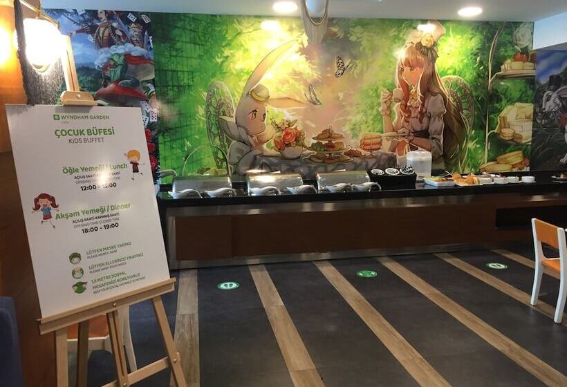 استراحتگاه Wyndham Garden Lara