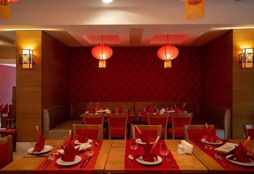 استراحتگاه Wyndham Garden Lara